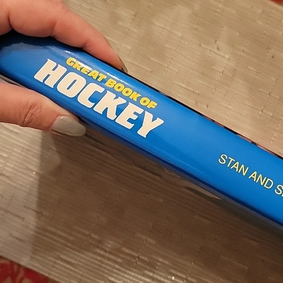 𝅺Great Book of Hockey oversized hardcover book - Picture 10 of 10